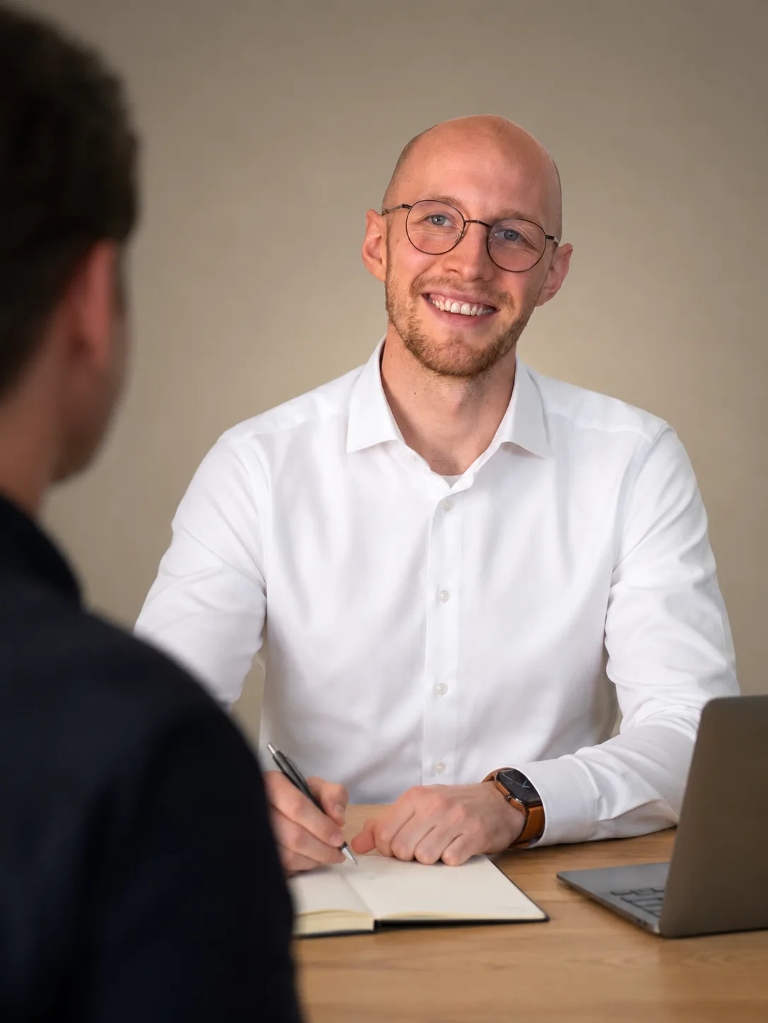 Sven Sickmann im Kundengespräch – KUWEZU Werbeagentur Warendorf